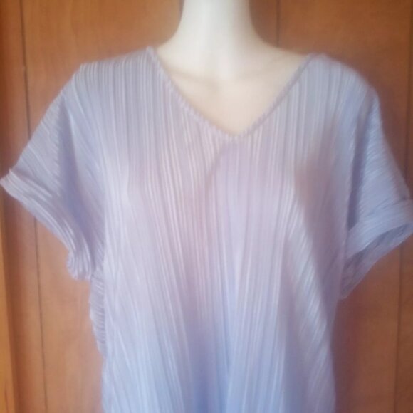 Andree Women's Blue Shirt Sleeve Pullover Top Size M NWT - Picture 3 of 5
